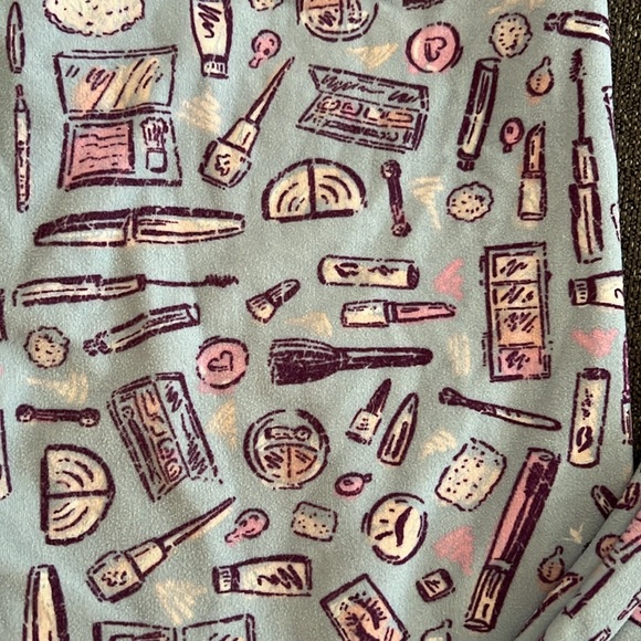 LuLaRoe Make Up Perfume Print Leggings. One size. - Picture 2 of 7